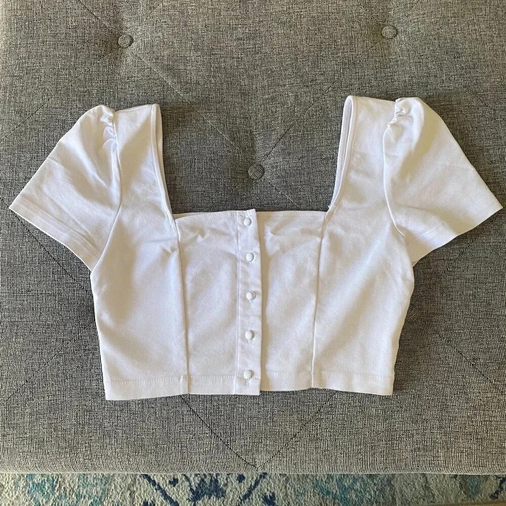 About Us‎ White Cropped Top Button Square Neck Size Small